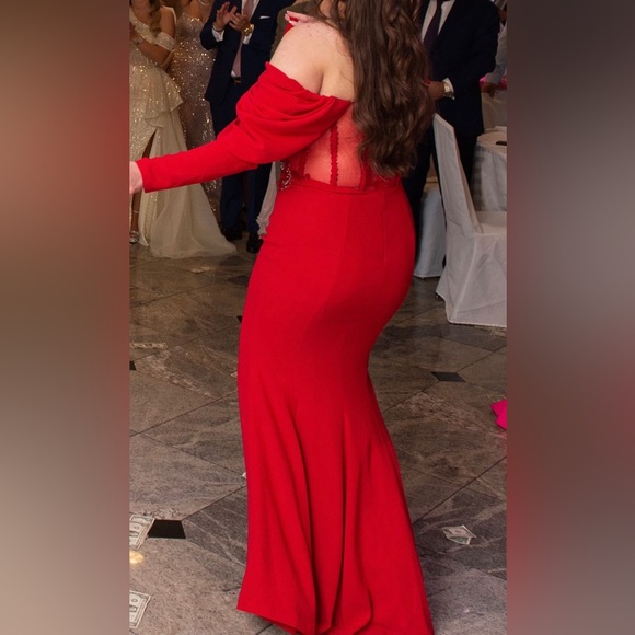 Red corset gown - Picture 2 of 4